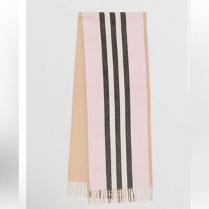 NWT Burberry Reversible Icon Stripe Cashmere Scarf in Alabaster